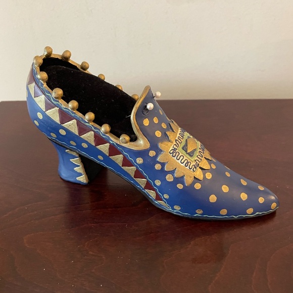 VTG pincushion is in ceramic Victorian shoe - Picture 2 of 8
